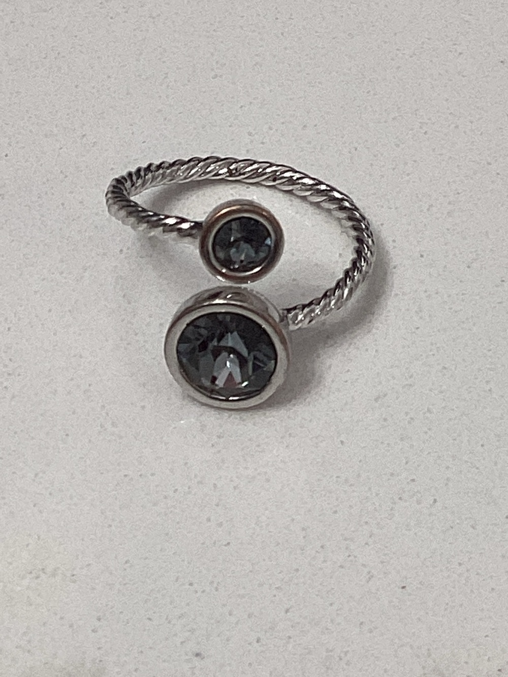 Touchstone Crystal curled up ring size 8